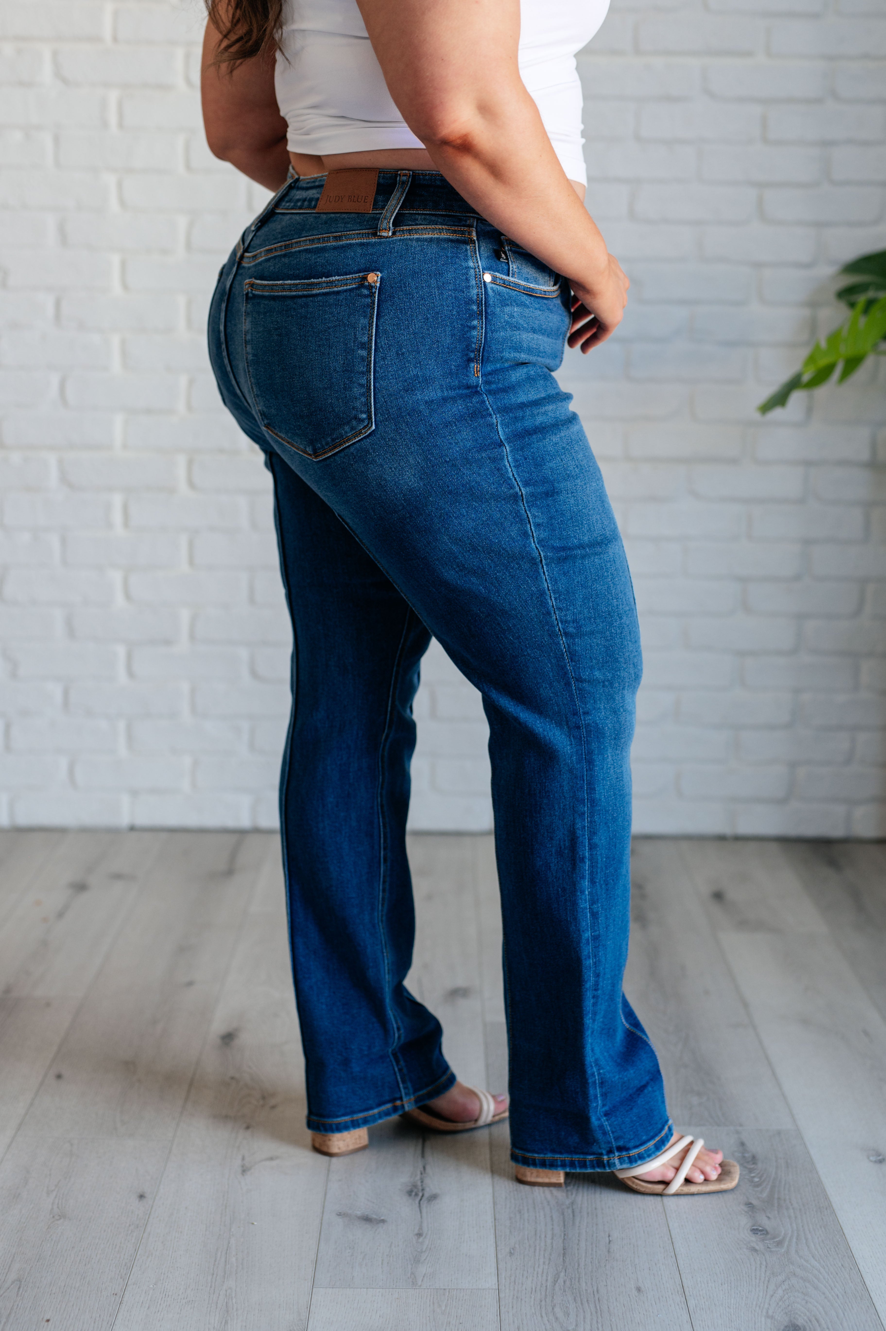 Judy Blue Campbell High Rise Center Seam Detail Straight Jeans plus side profile